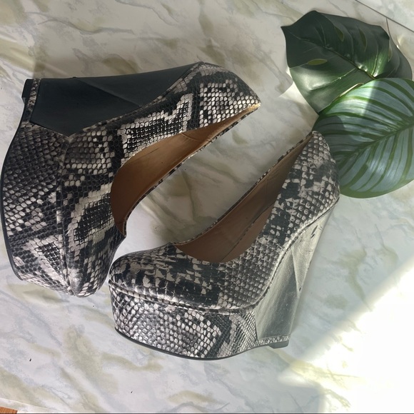 Shoe Dazzle Talitha Python Snake Print Faux Leather Slip-On Platform Wedge Heels - Picture 10 of 10